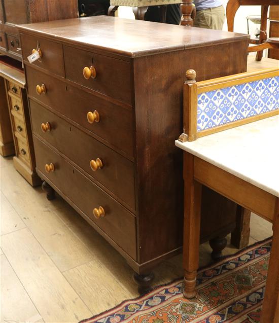 A Victorian oak chest of drawers W.119cm